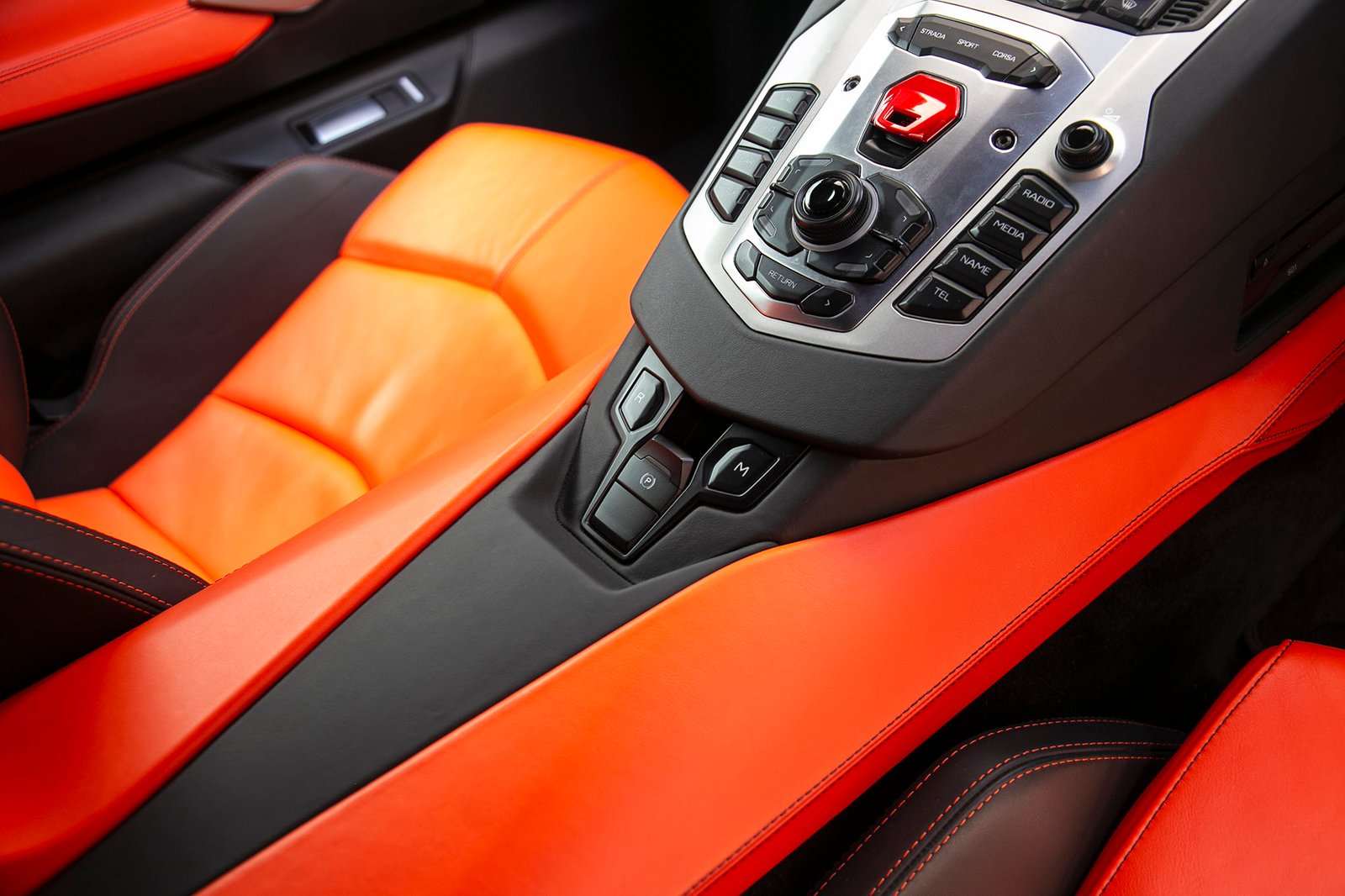 Lamborghini Aventador LP700-4