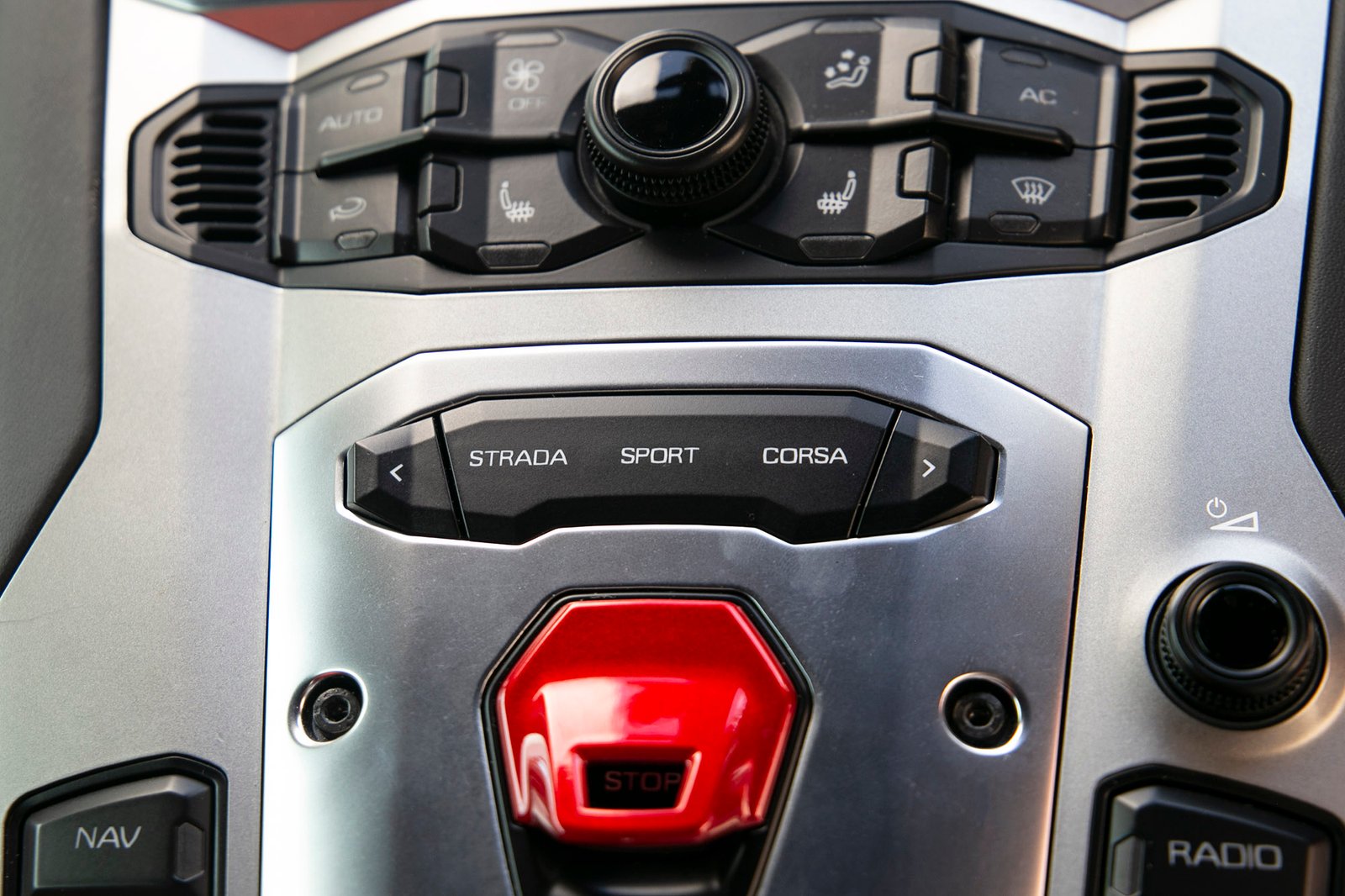 Lamborghini Aventador LP700-4