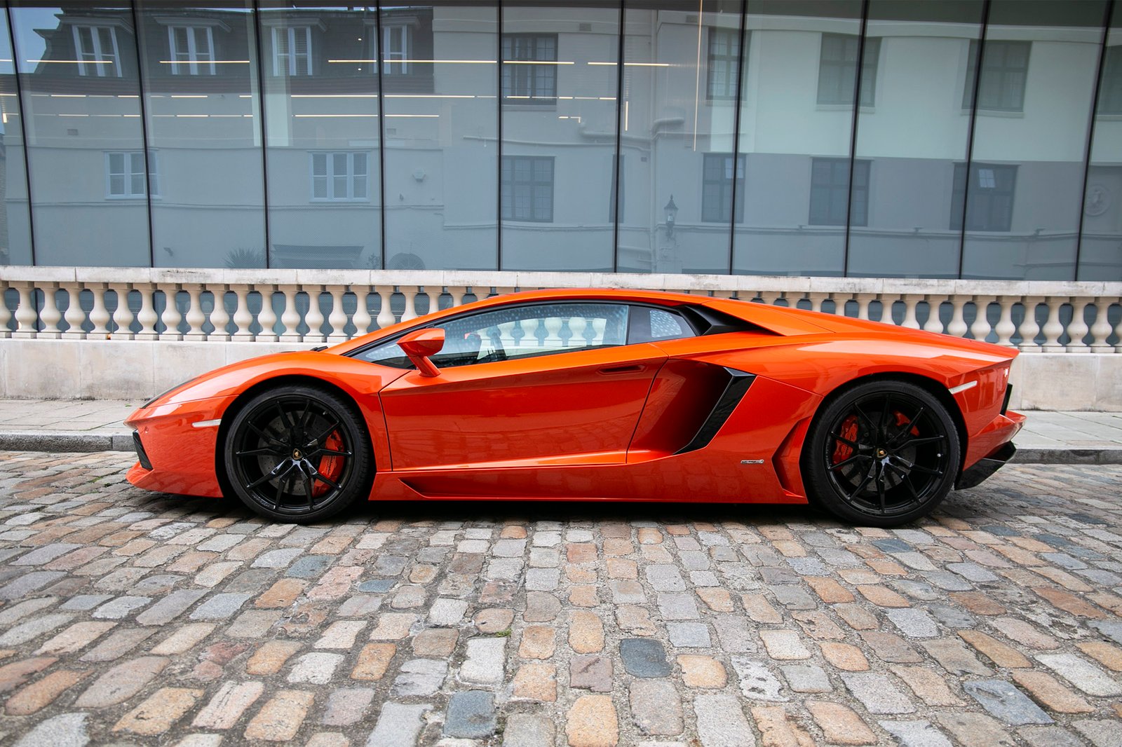 Lamborghini Aventador LP700-4