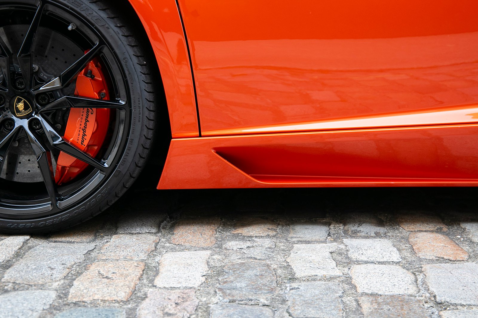 Lamborghini Aventador LP700-4