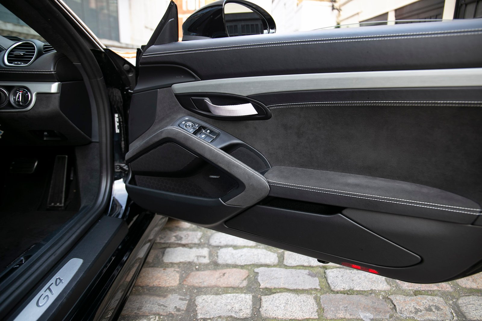 Porsche 718 Cayman GT4