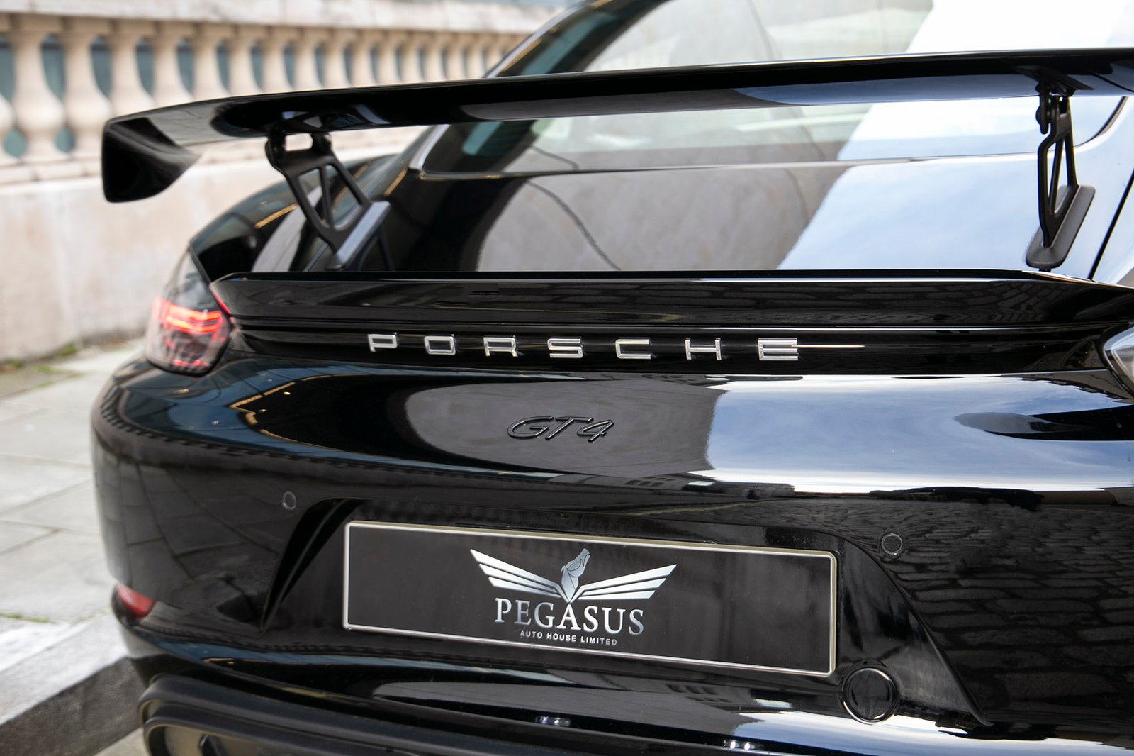 Porsche 718 Cayman GT4