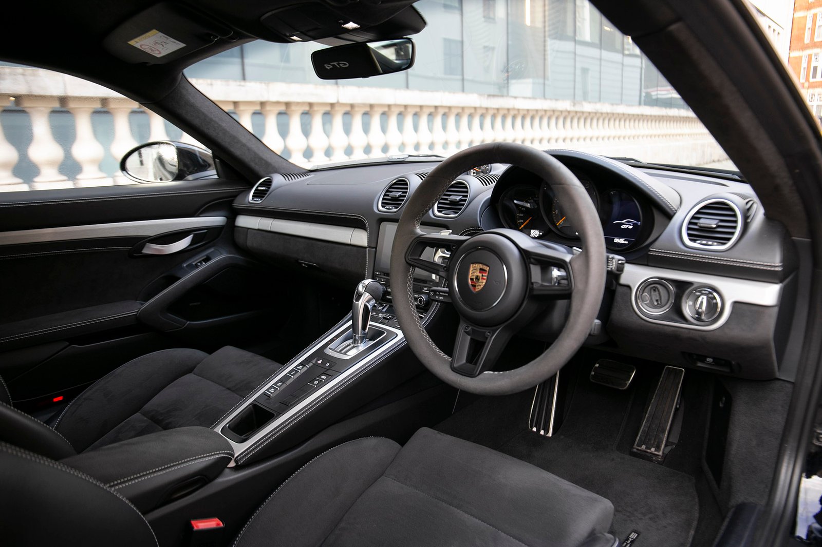 Porsche 718 Cayman GT4