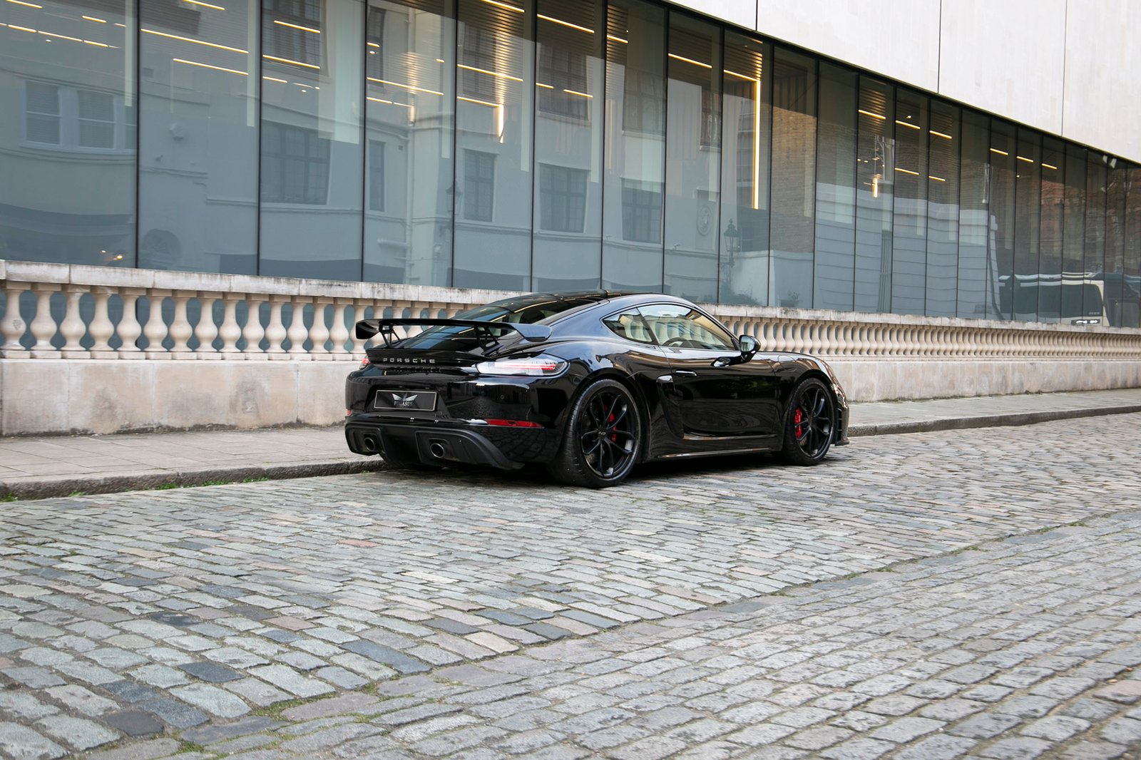 Porsche 718 Cayman GT4