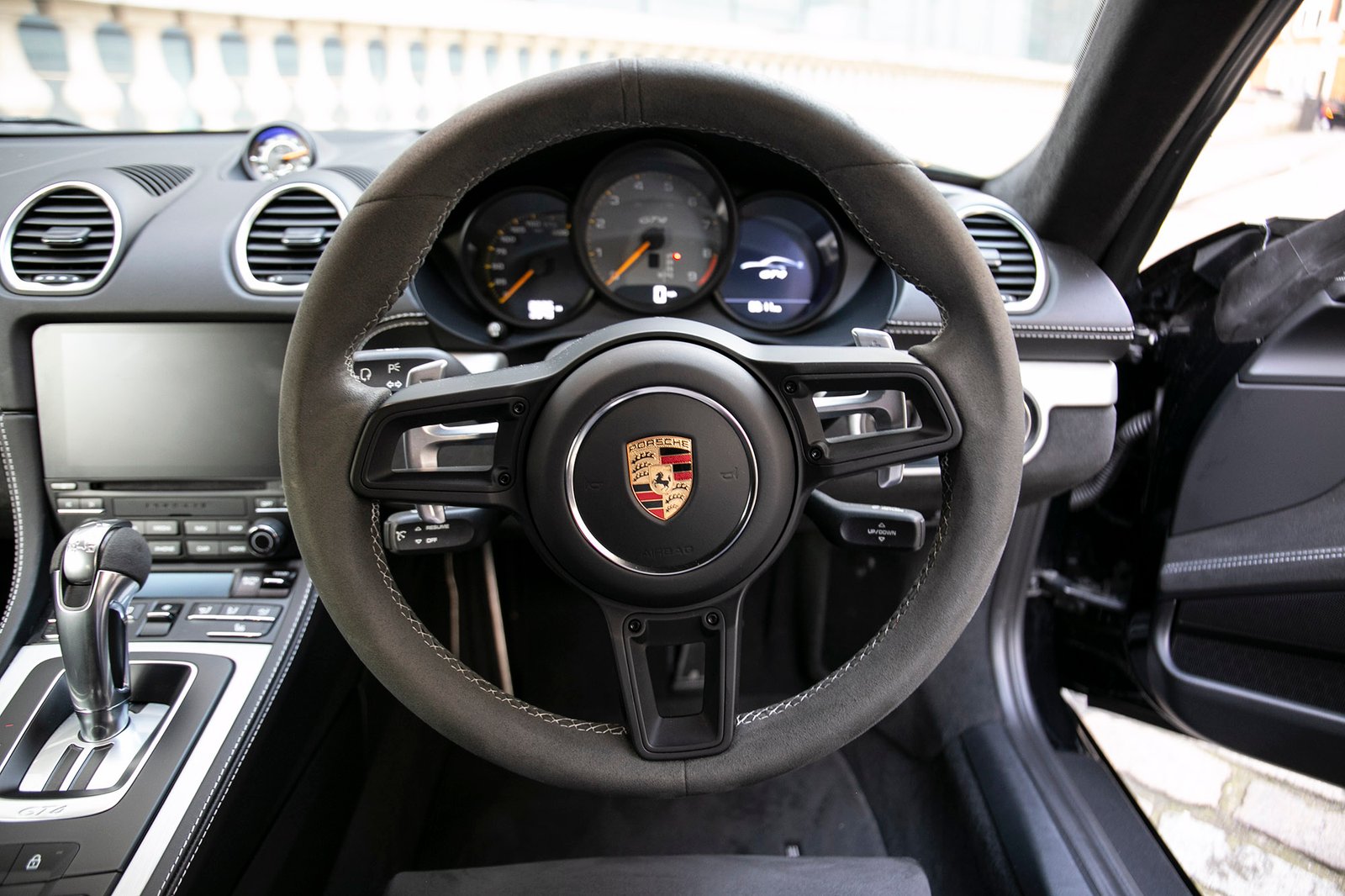 Porsche 718 Cayman GT4