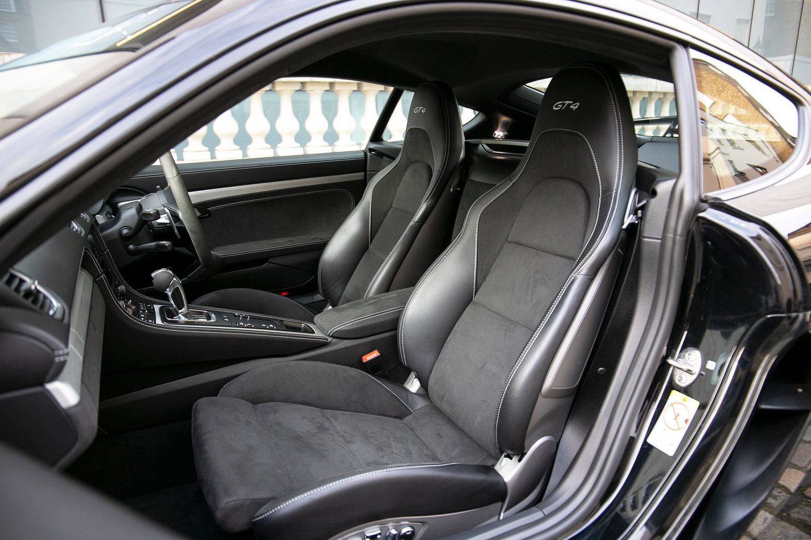 Porsche 718 Cayman GT4