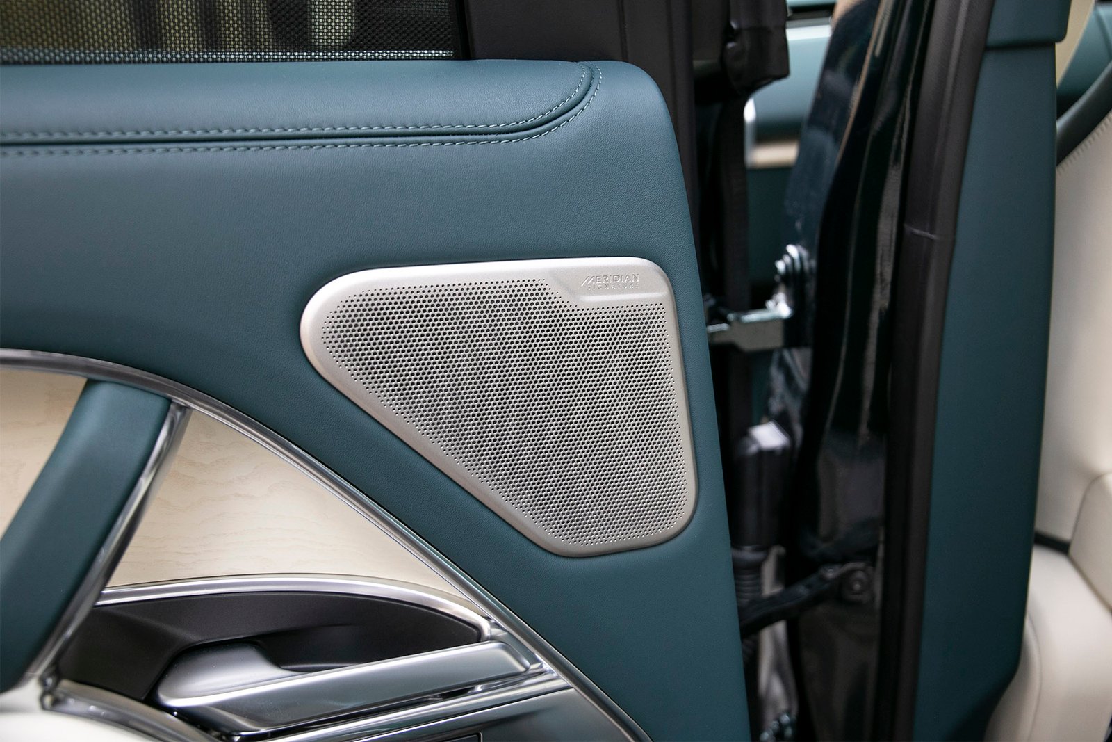 Land Rover Range Rover P615 SV