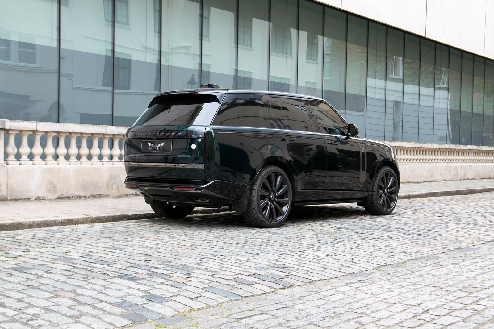 Land Rover Range Rover P615 SV