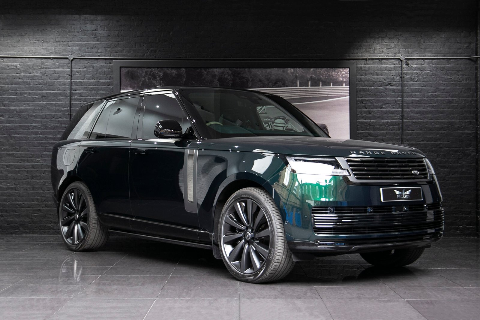 Land Rover Range Rover P615 SV